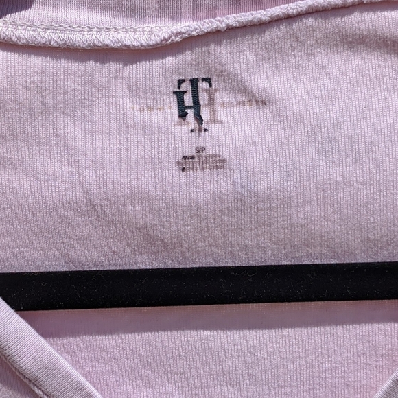 Tommy Hilfiger Vneck Pink Tshirt Classic Short - Picture 2 of 8